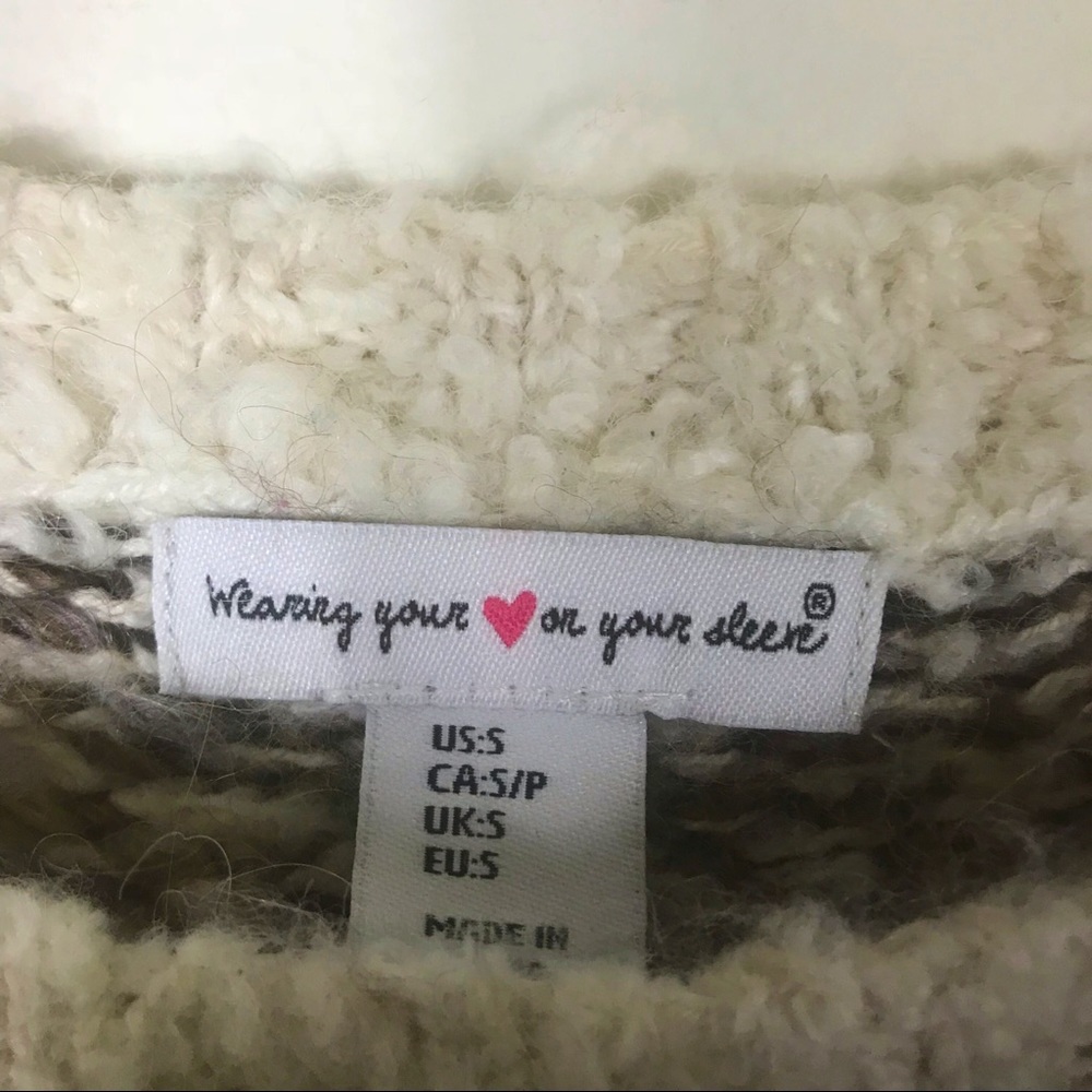 Wearing your ❤️ on your sleeve -Wool thick sweater - Picture 3 of 6